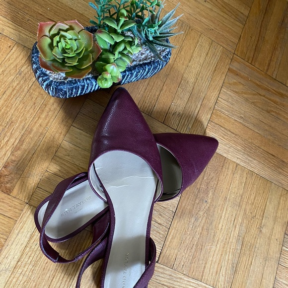 Ann Taylor closed toe sandals - Picture 3 of 5